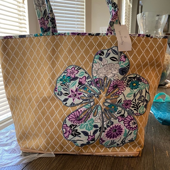 Vera Bradley Handbags - NWT! Vera Bradley beach tote bag Penelope’s garden